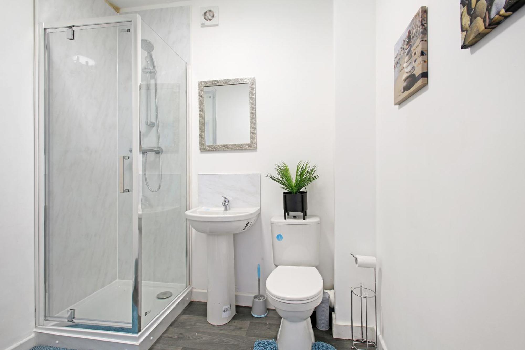 Home In Woodhouse, Leeds,Free 4 Car Parking,Free Wifi Leeds  Exterior photo