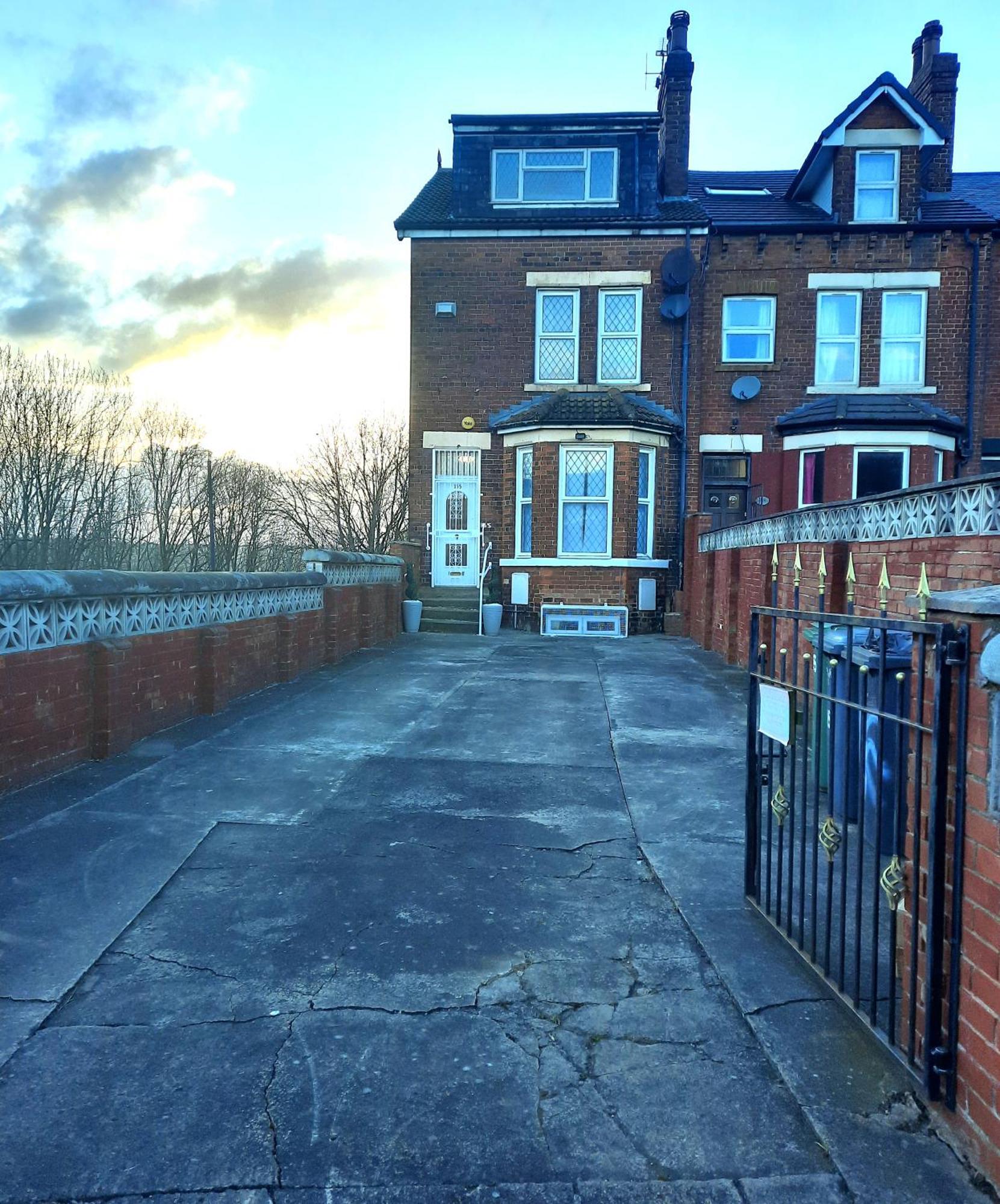 Home In Woodhouse, Leeds,Free 4 Car Parking,Free Wifi Leeds  Exterior photo