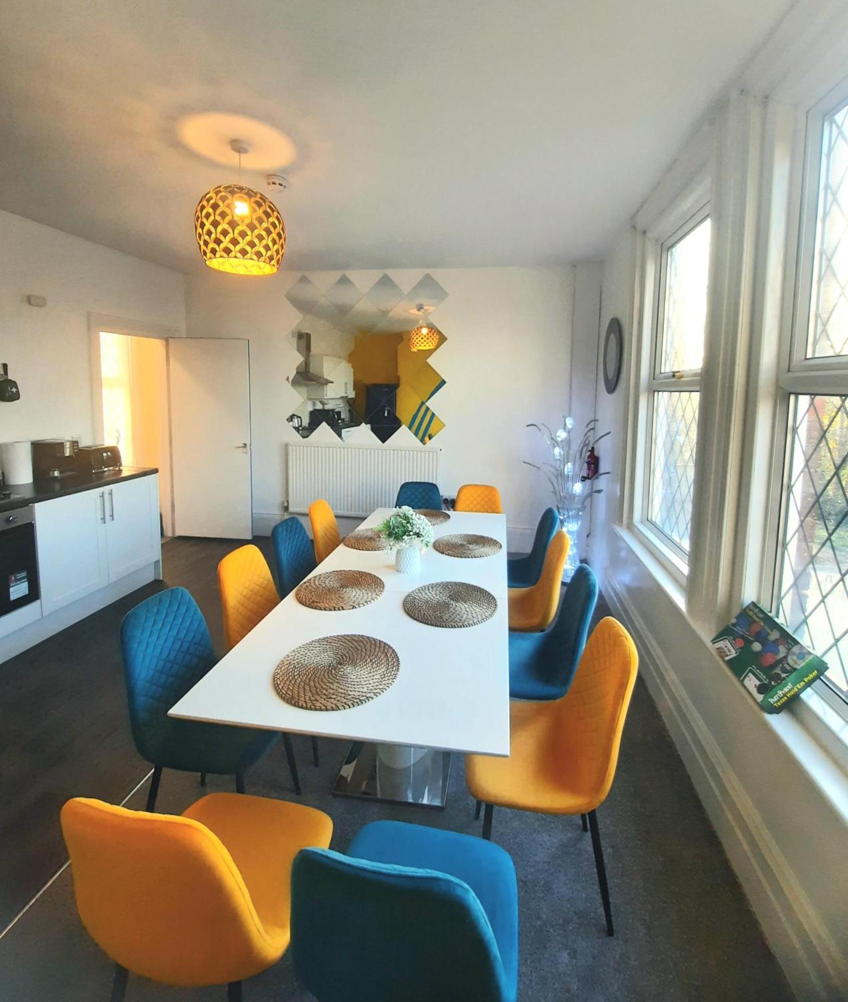 Home In Woodhouse, Leeds,Free 4 Car Parking,Free Wifi Leeds  Exterior photo