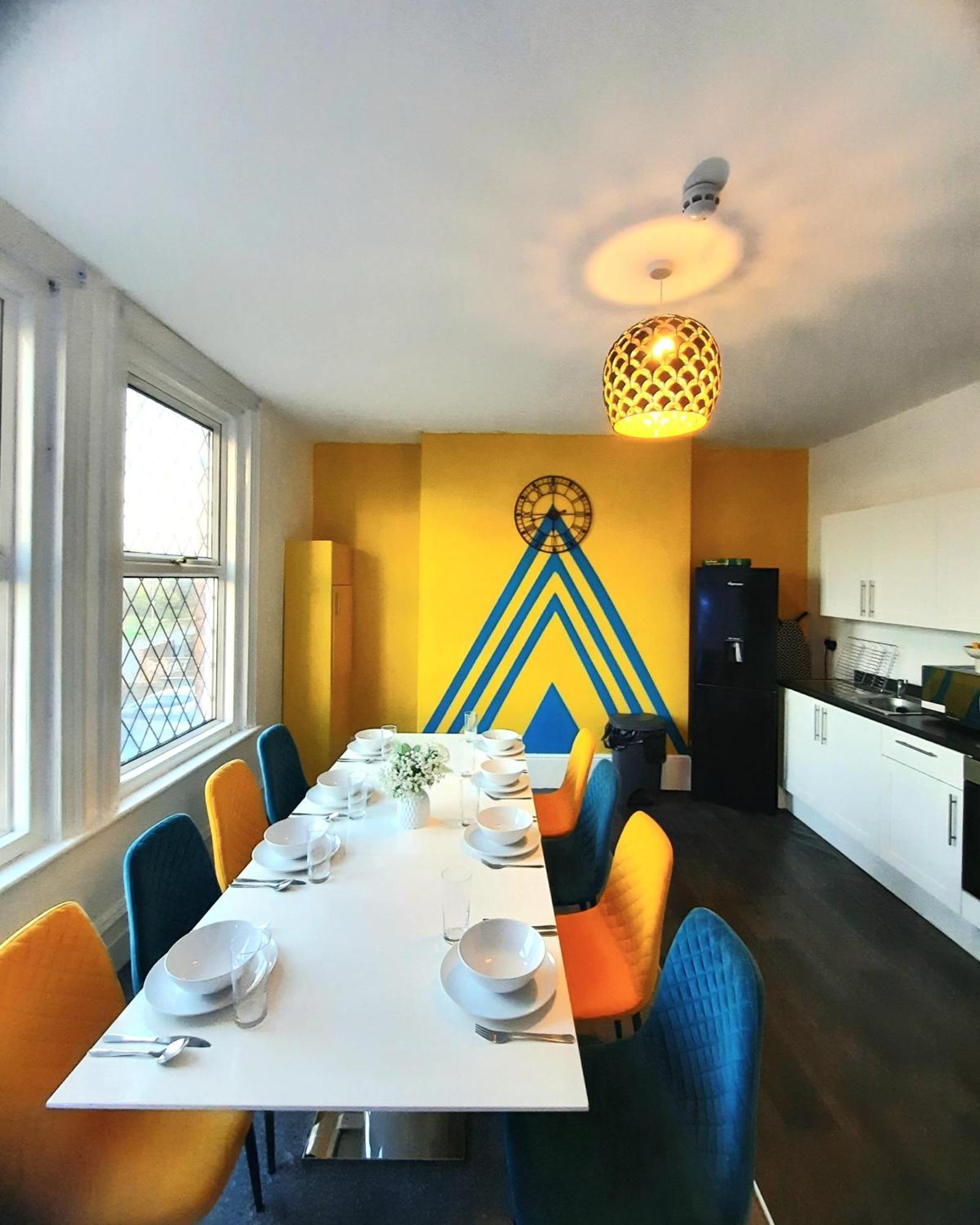 Home In Woodhouse, Leeds,Free 4 Car Parking,Free Wifi Leeds  Exterior photo