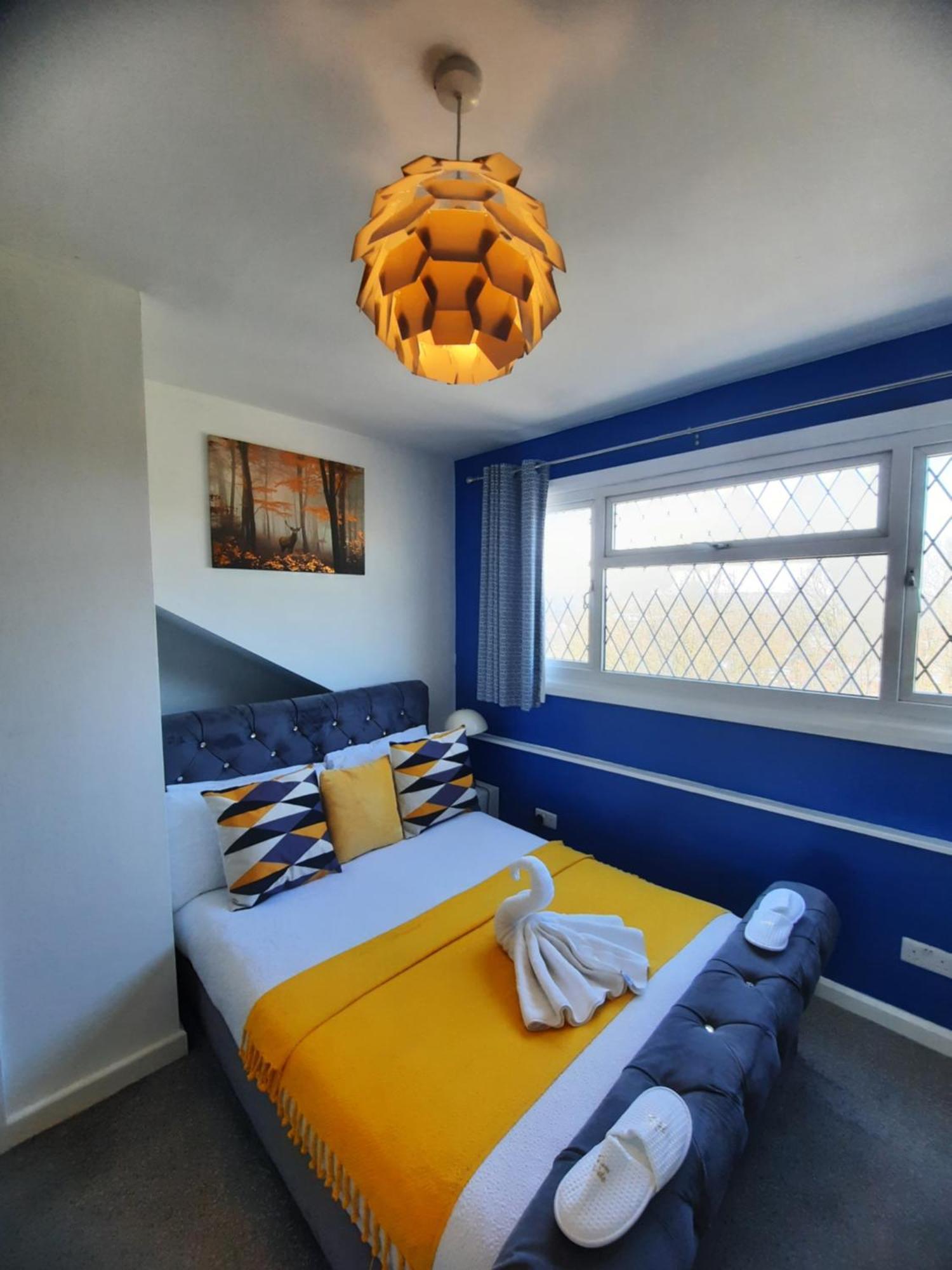 Home In Woodhouse, Leeds,Free 4 Car Parking,Free Wifi Leeds  Exterior photo